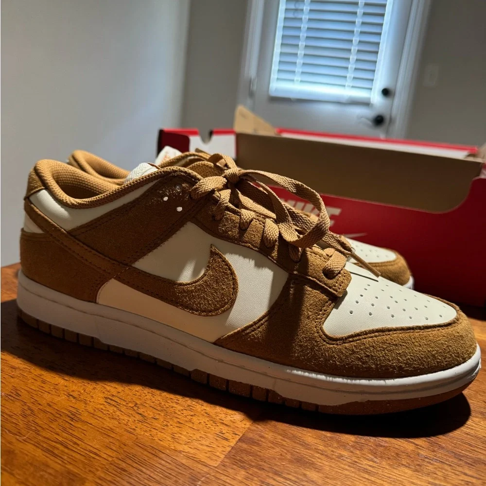 Nike Low-Top Sneakers in Wheat and Sail - Picture 9 of 11